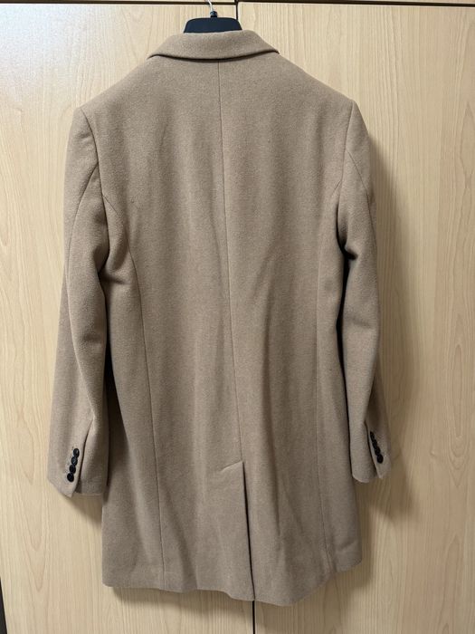 Кафяво мъжко палто