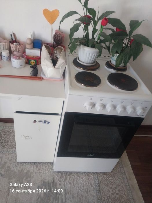Продам ковры, стол ,кондер, колонка