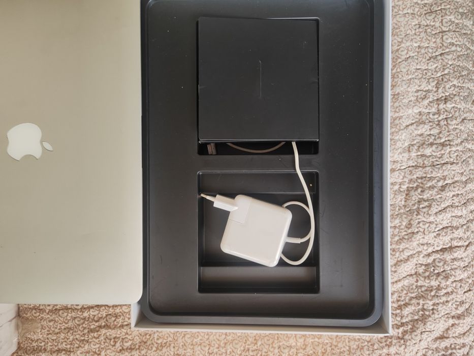 MacBook air продам