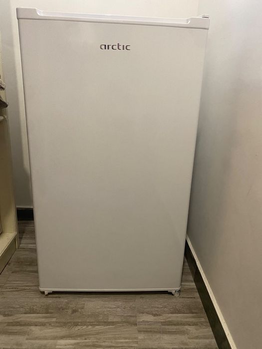 Frigider, 90 L, Clasa F, 19 kg Nou, utilizat foarte putin