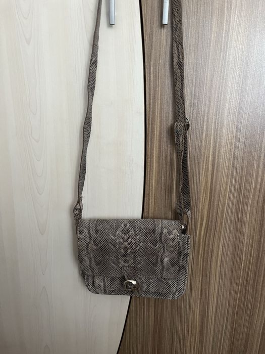 Дамска малка чанта,без забележки.