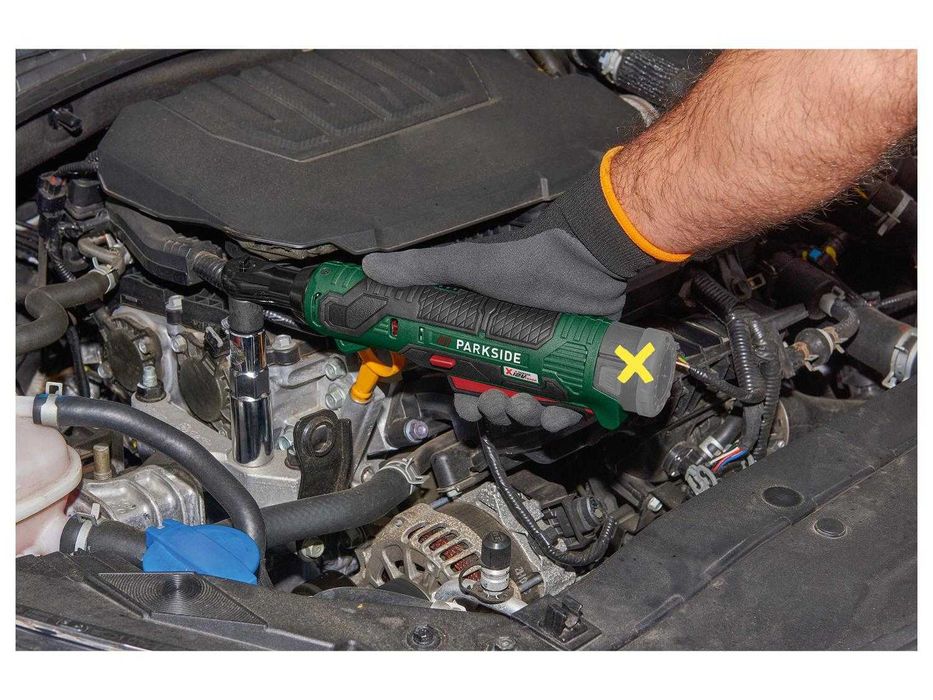 Cheie tip clichet pe acumulator si incarcator de 12V Parkside