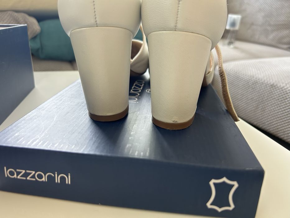 Обувки булченски бели