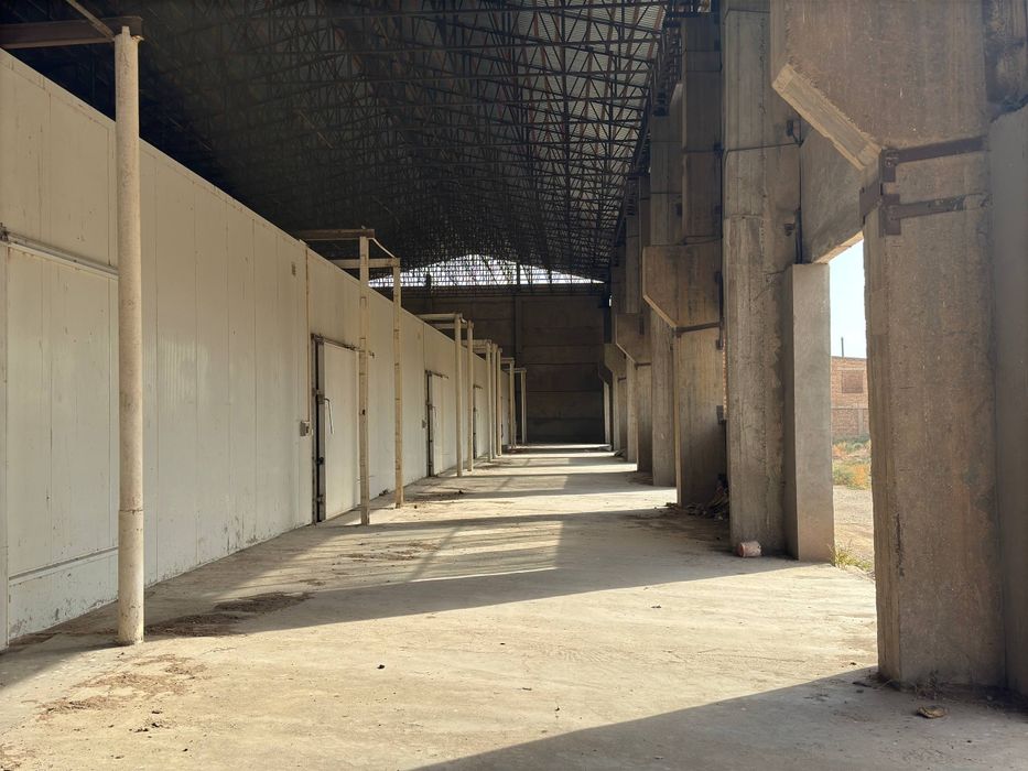 Ishlab chiqarish sexi va omborxona binosi