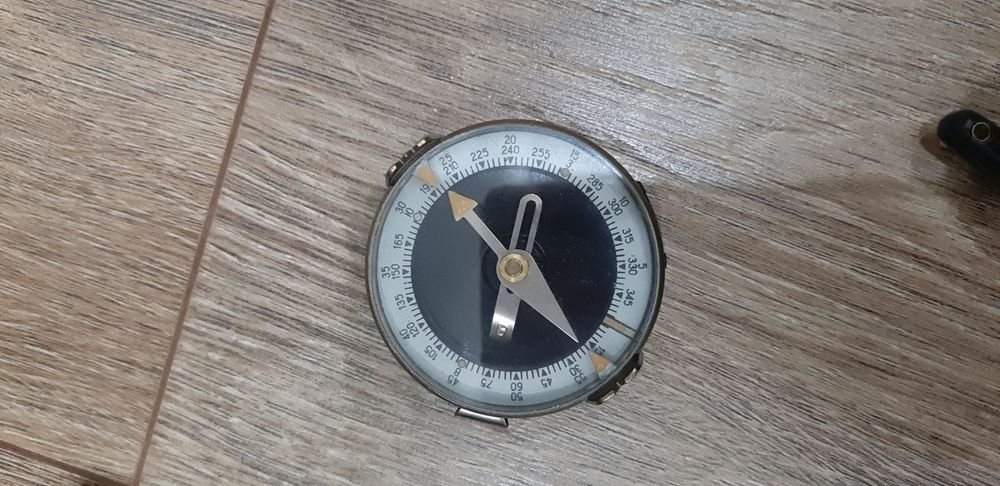 Продам компас адрианова