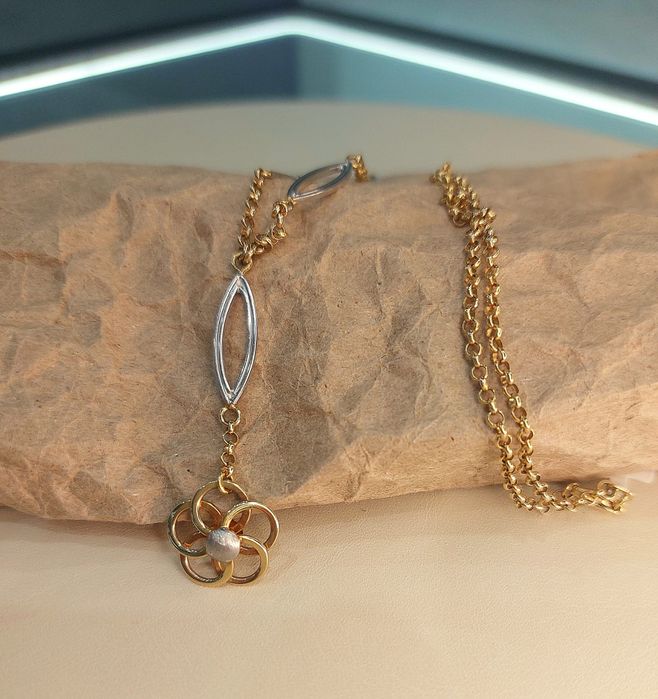 Красивое золотое колье