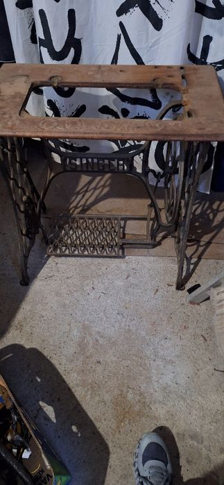 Продавам крака от шевна машина сингер 150 лева