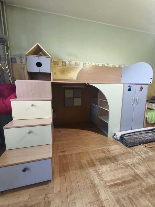 Подарява се детско легло