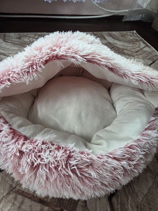 Котешки легла + играчки подарък
