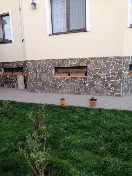 Vînd piatra de placat și pavat