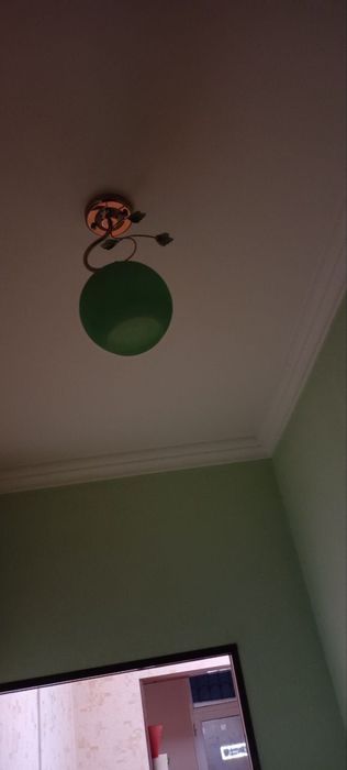 Люстра зелёний свет 2штук йест хорошо работаeт  200мин 1штук