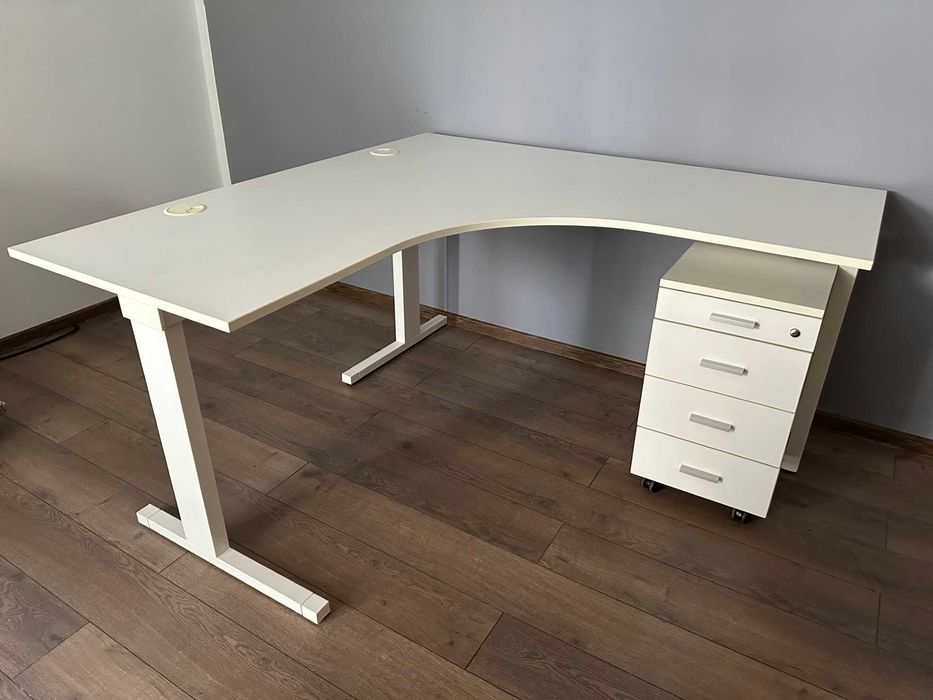 utilare spatiu birouri 10buc x birou colt 140cm si rollbox culoare alb