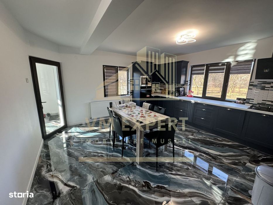 Vila S+P+E-306 Mp, Teren 2078 Mp, Campulung