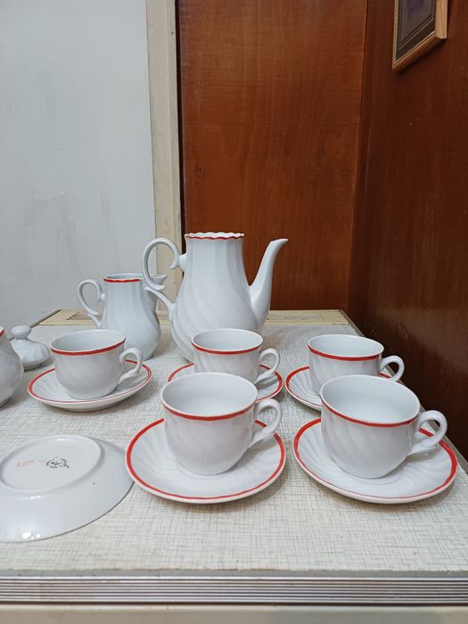 Порцеланов сервиз за кафе Изида