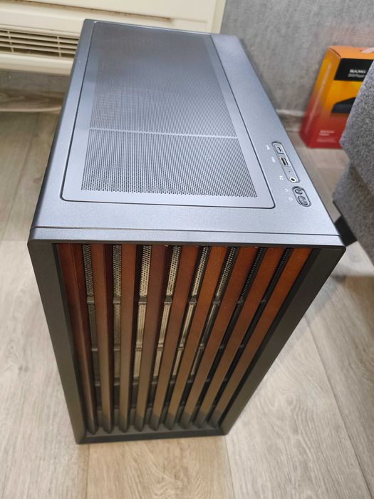Геймърски компютър Ryzen 7 X3D / RTX 5060 Ti / 32GB RAM – КАТО НОВ