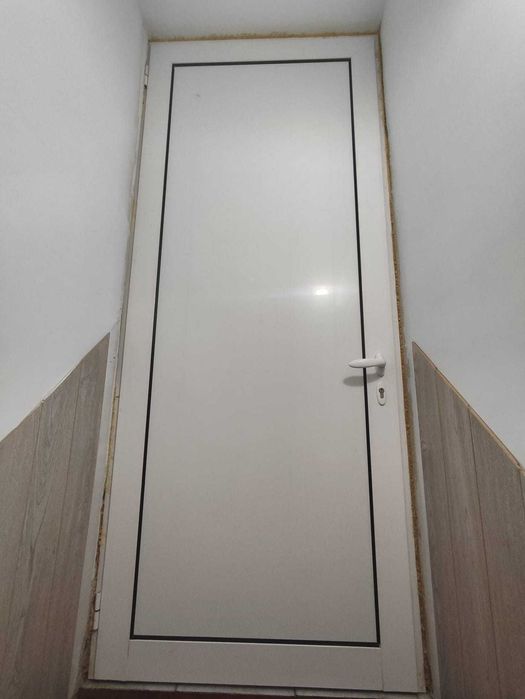 Алуминиева врата 220 см