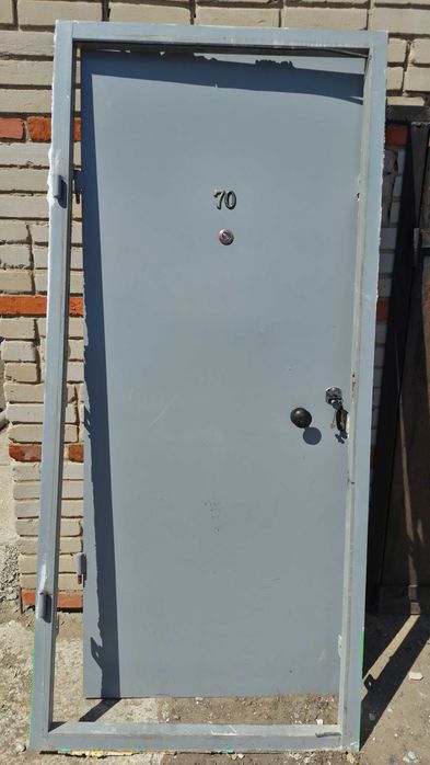 Продам входную дверь