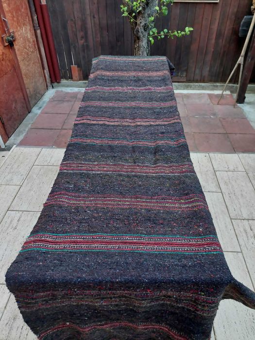 Covoare/peretare/cuverturi tesute manual