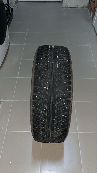 Продам комплект зимних шин. Торг