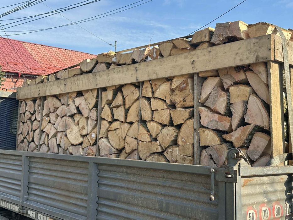 Vând lemne de foc taiate sparte
