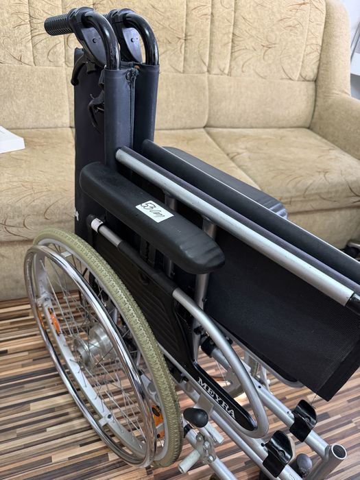 Carut scaun rulant 53 cm medical din aluminiu