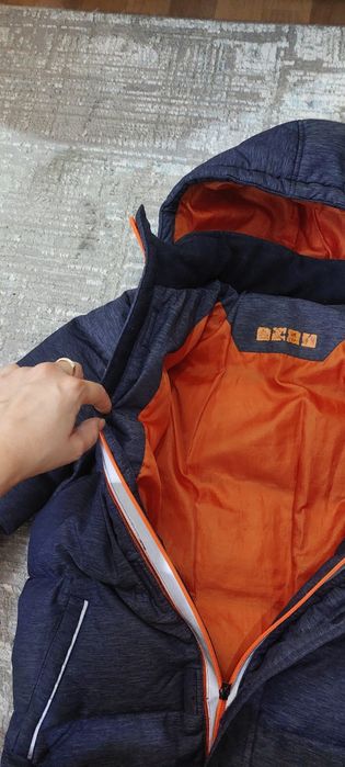 Продам подростковую куртку.