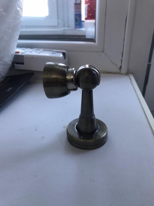 Продается ограничитель фиксатор для дверей