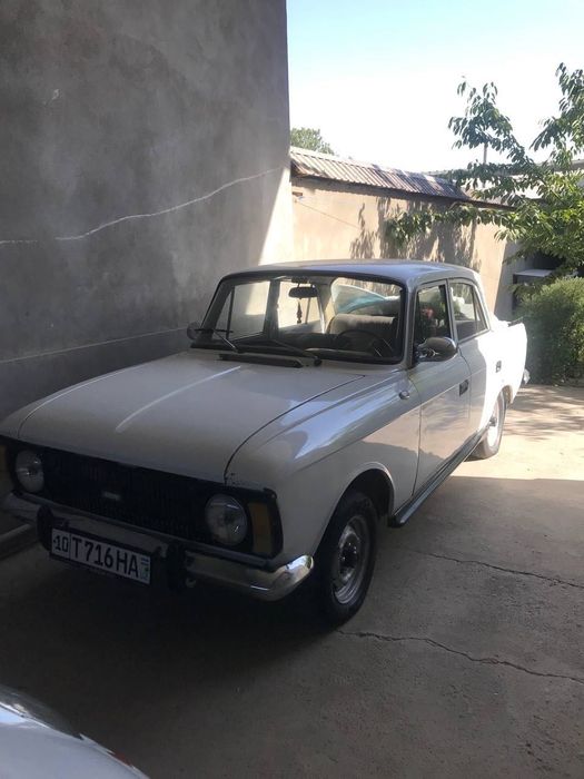 Москвич 412 белого цвета