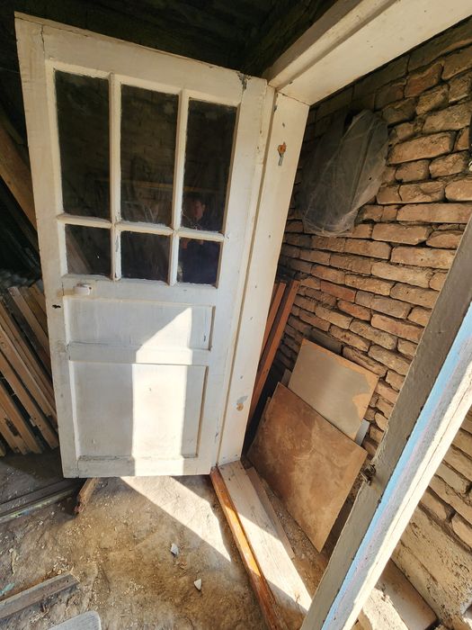 Продам дверь деревянную.