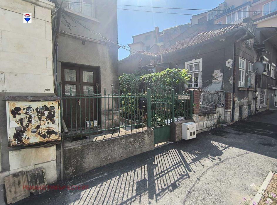 Дава се под наем Етаж от къща в Русе, Център - 60 кв.м за 153 € - Снимка #1