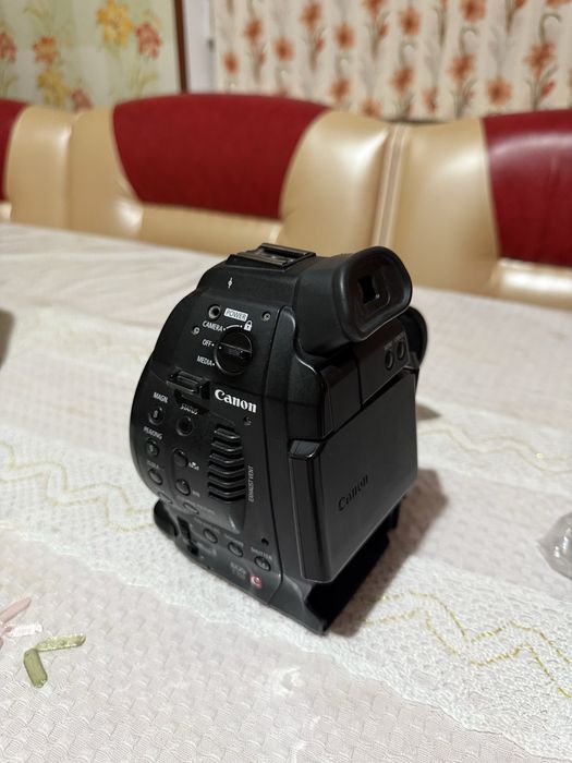 Кинокамера Canon C100