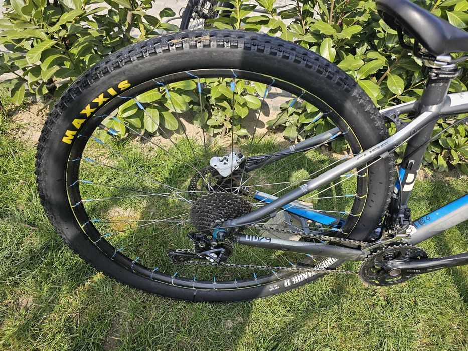 Bicicleta CUBE Cross Country LTD Series