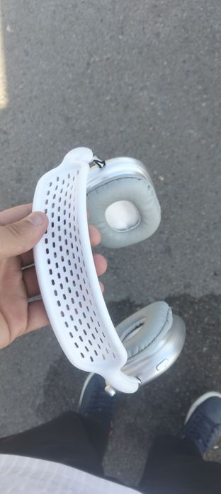 AirPods Max.   0