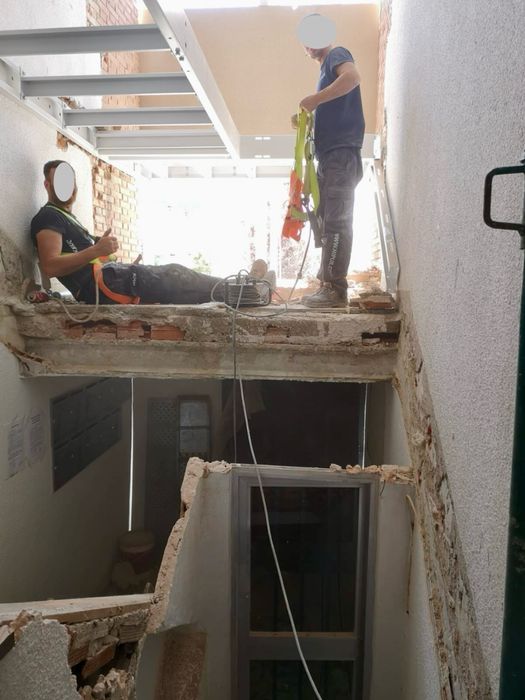 DECOPERTARI , Debarasāri moloz si  moluz decopertāri, echipā rapidā