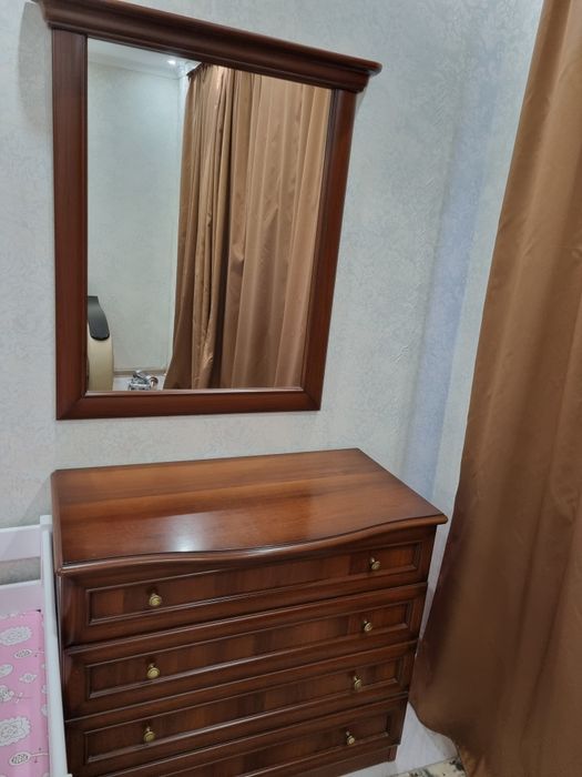 Продам шкаф, комод с зеркалом