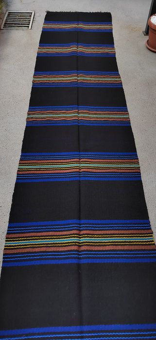 Ръчно тъкани черги с фолклорни мотиви