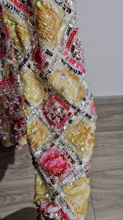 Asos nouă,cu etichetă