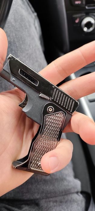 Bricheta in forma de Pi$tol