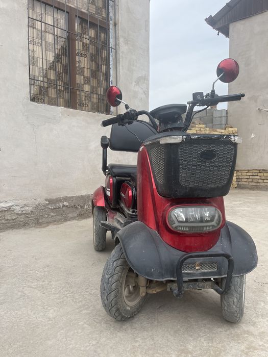 Skuter sotiladi kattayip kichrayadigan