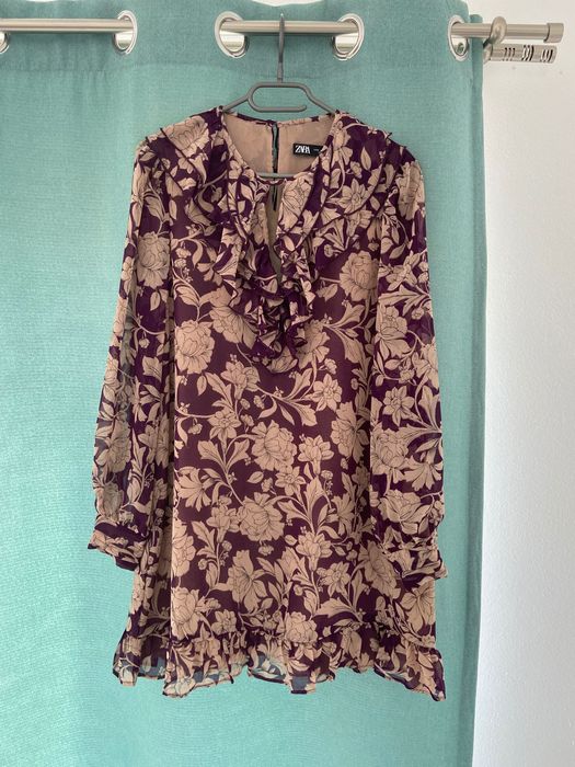 Rochie cu flori Zara