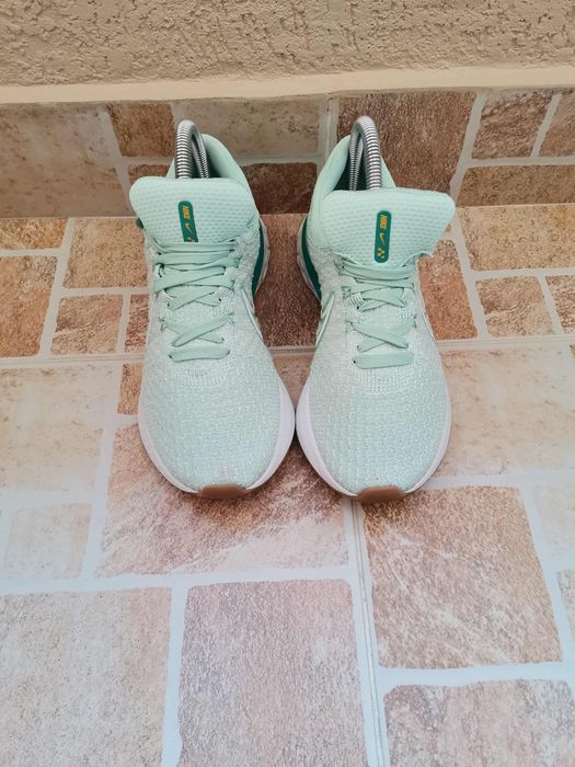 Маратонки NIKE REACT INFINITY.Номер 38,5.