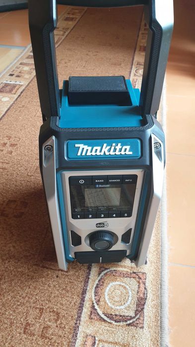Makita радио Нов модел DMR115
