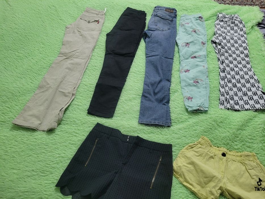 Отдам на девочку вещи