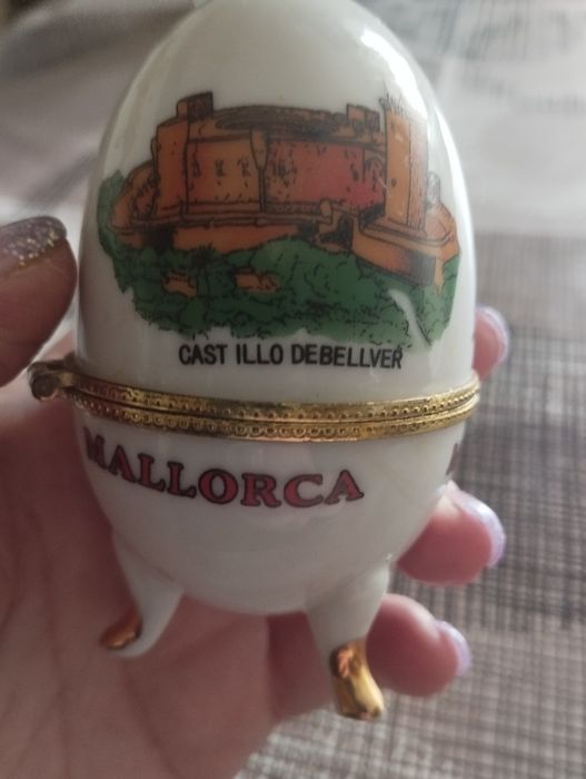 Ou fraberge, casetă de bijuterii și umbrela  de bambus