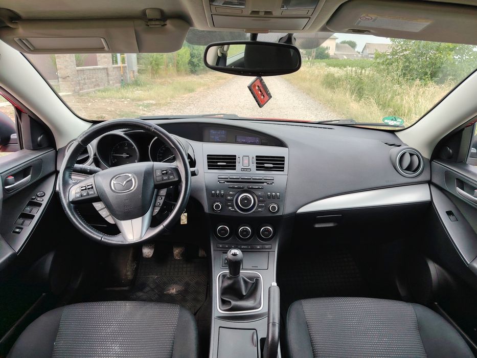 Mazda 3  2012 E5