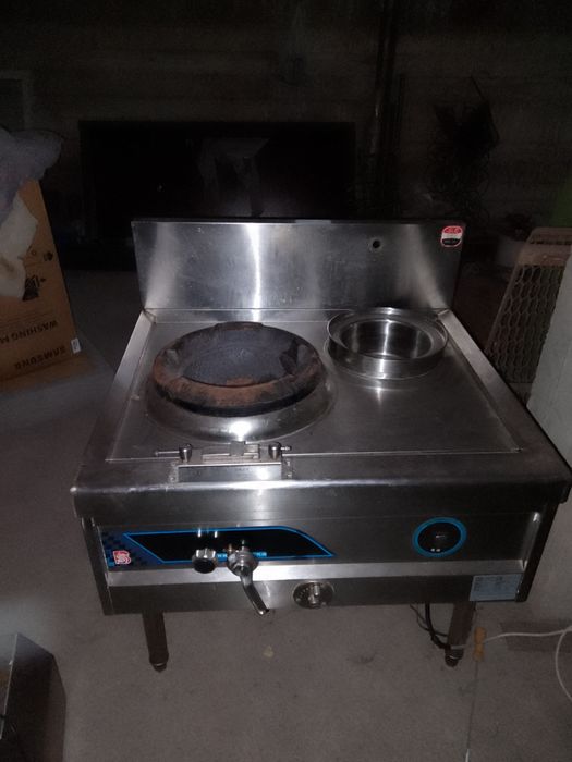 Продам для кухни технику пицца печь холодильник