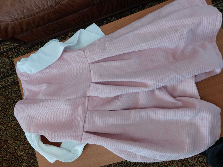 Vând geci  fete  Cherokee  marimea 98-122 si rochită groasă