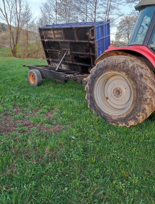 Remorca agricola basculabila