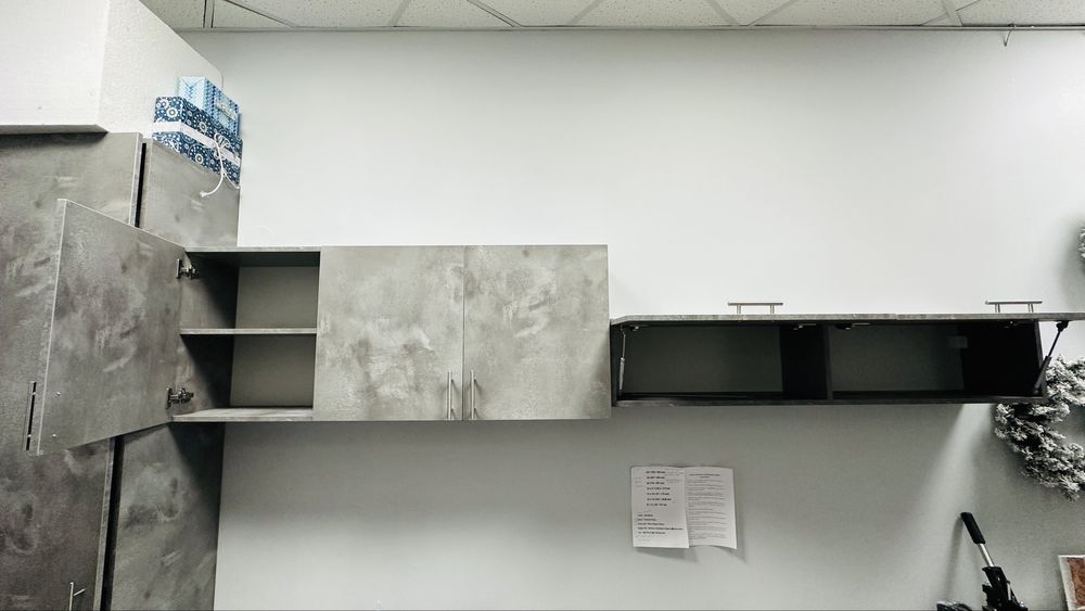 Шкафове за стена 2 броя