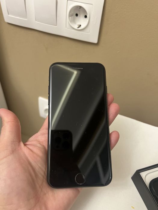 Iphone 7 , в отличном состоянии